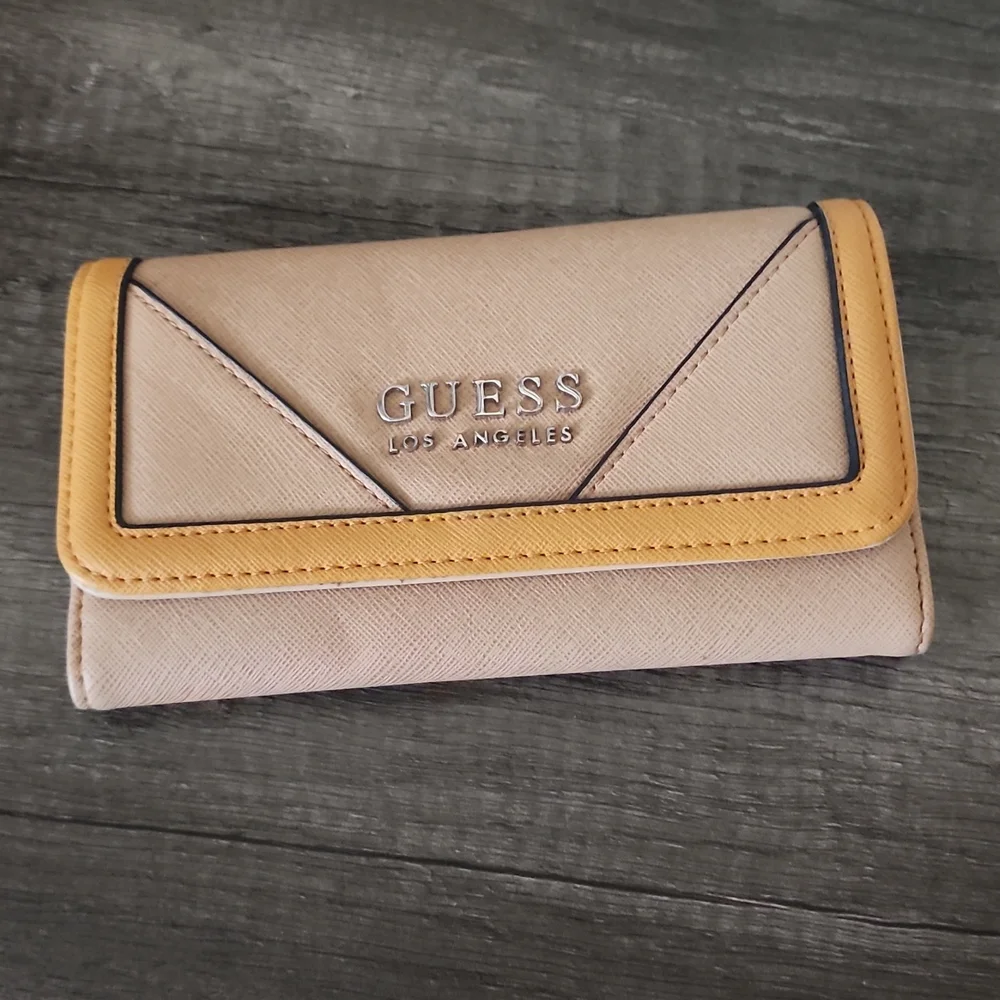 Guess - Picture 8 of 10